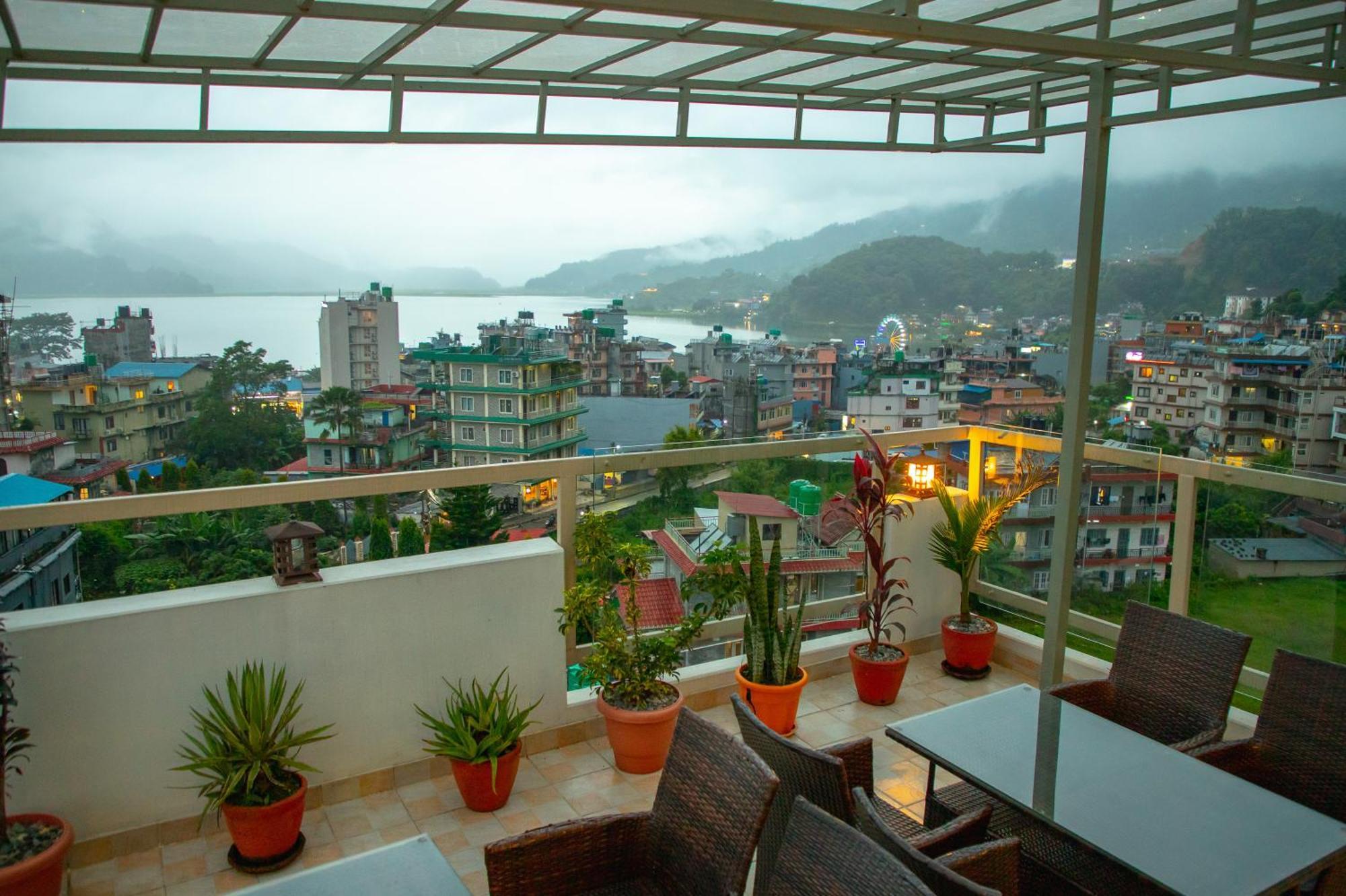 Chautari Boutique Hotel Pokhara Buitenkant foto